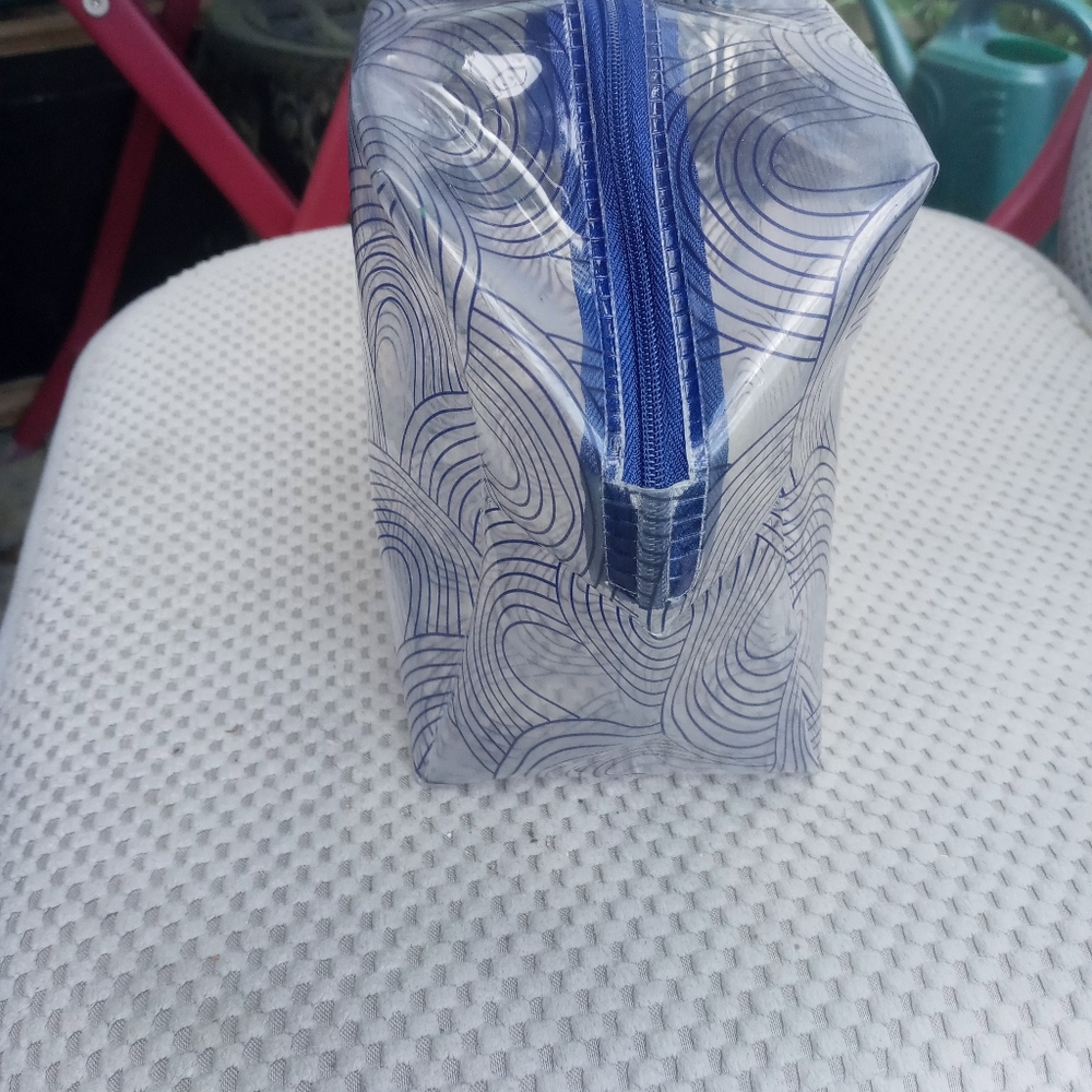 Transparent Zipper Pouch - Picture 7 of 9